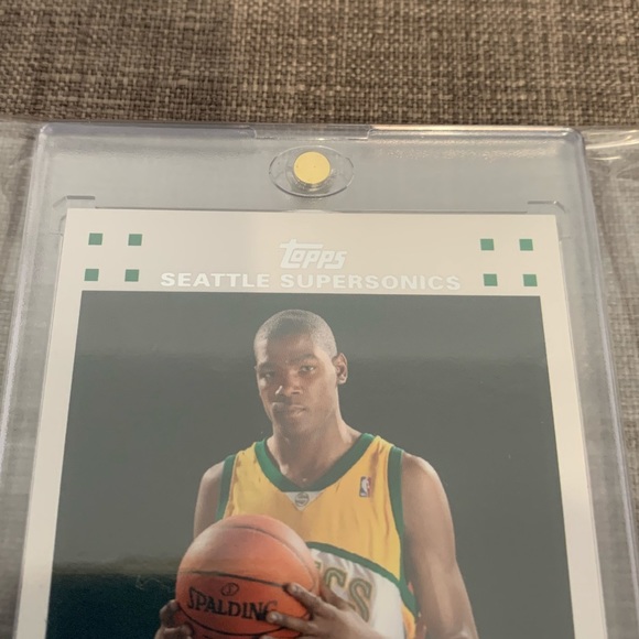 Kevin Durant ‘07 Topps Rookie Card - Picture 4 of 11